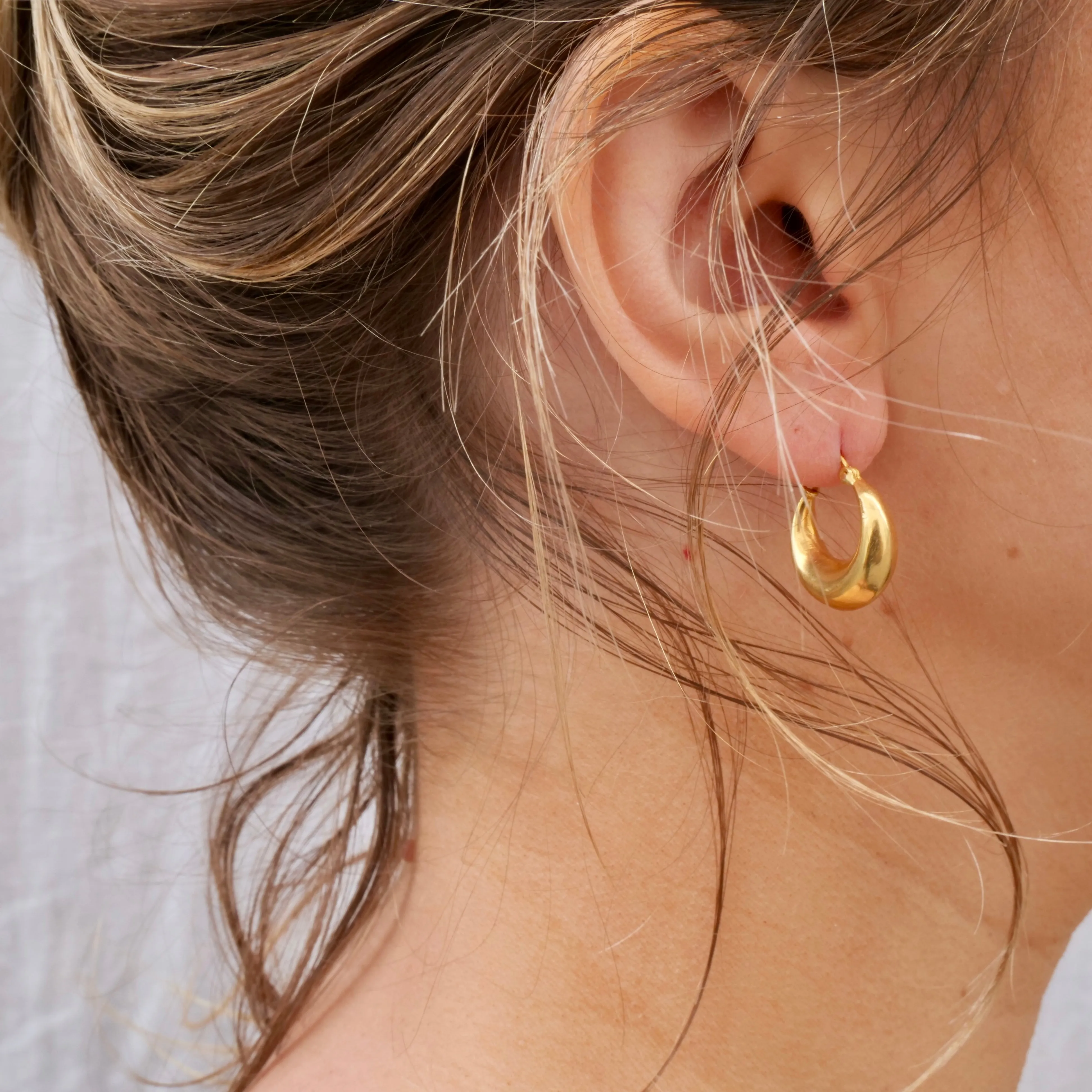 18k Puffy Hoops