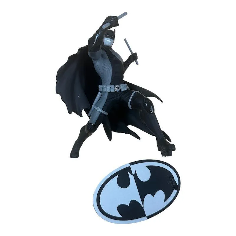 (DAMAGED) BATMAN BLACK & WHITE BATMAN EARTH 2 STATUE NICOLA SCOTT