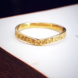 Engraved 18ct Gold Curve Shape Wedding Band