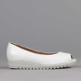 Peep Toe pump in White - 12638